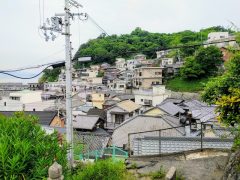 まるで迷宮！坂と路地の雑賀崎集落と灯台｜和歌山県和歌山市