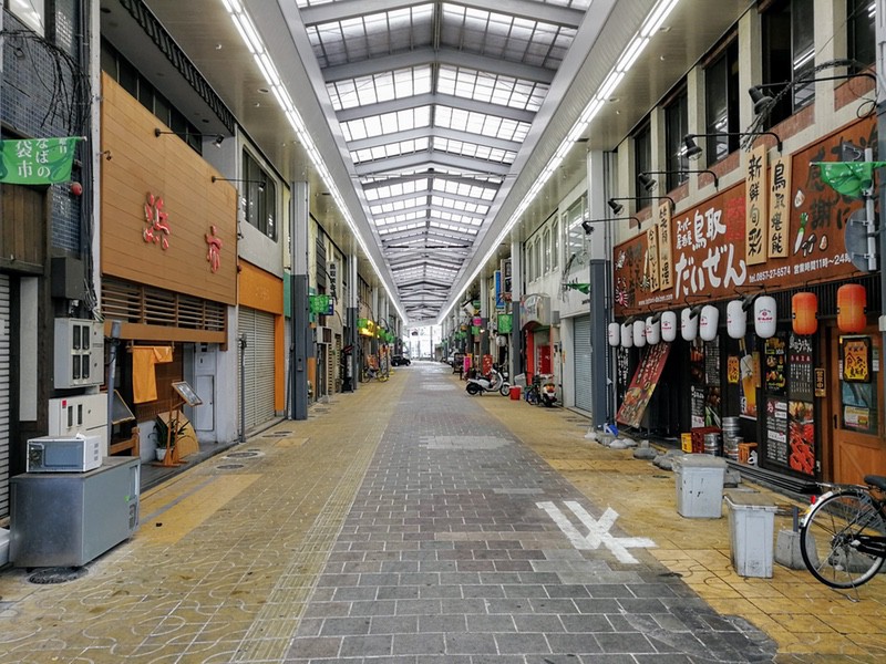 01駅前のアーケード.jpg 01駅前のアーケード