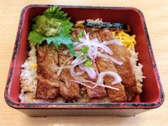 有名店！丸明高山店で飛騨牛ステーキ｜岐阜県高山市