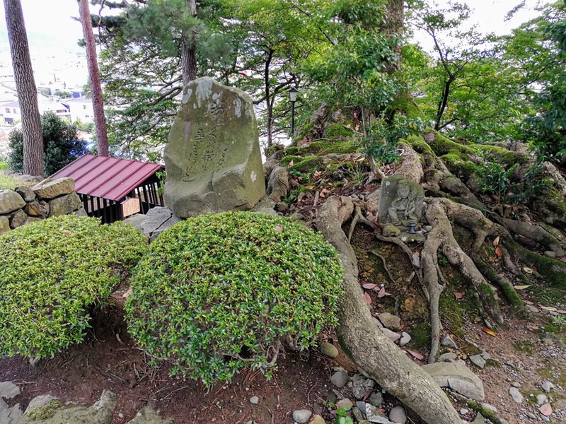 12石碑.jpg 12石碑