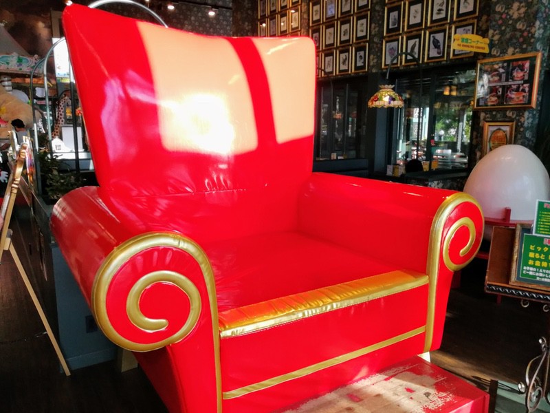 23ビッグレッドチェア.jpg 23ビッグレッドチェア