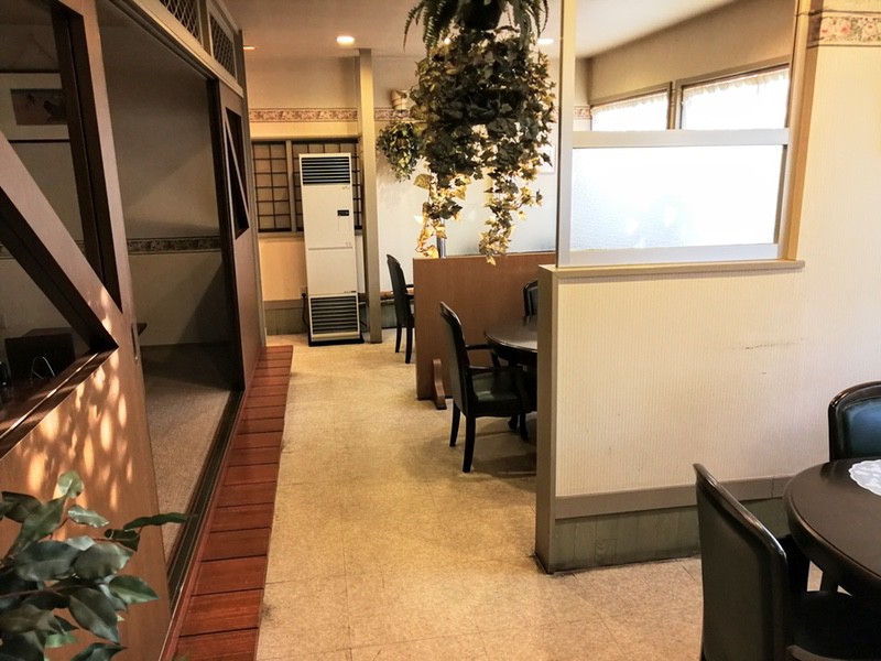 03テーブル席.jpg 03テーブル席