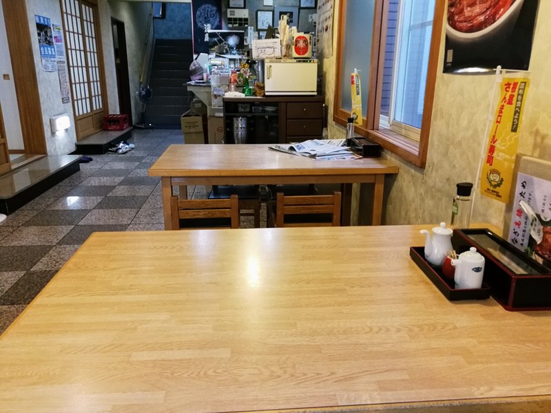 03テーブル席.jpg 03テーブル席