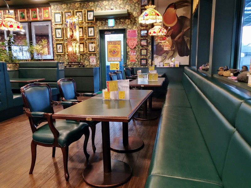 09テーブル席.jpg 09テーブル席