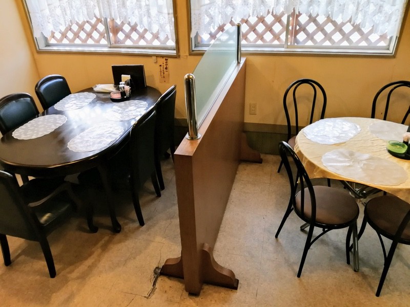 04テーブル席.jpg 04テーブル席