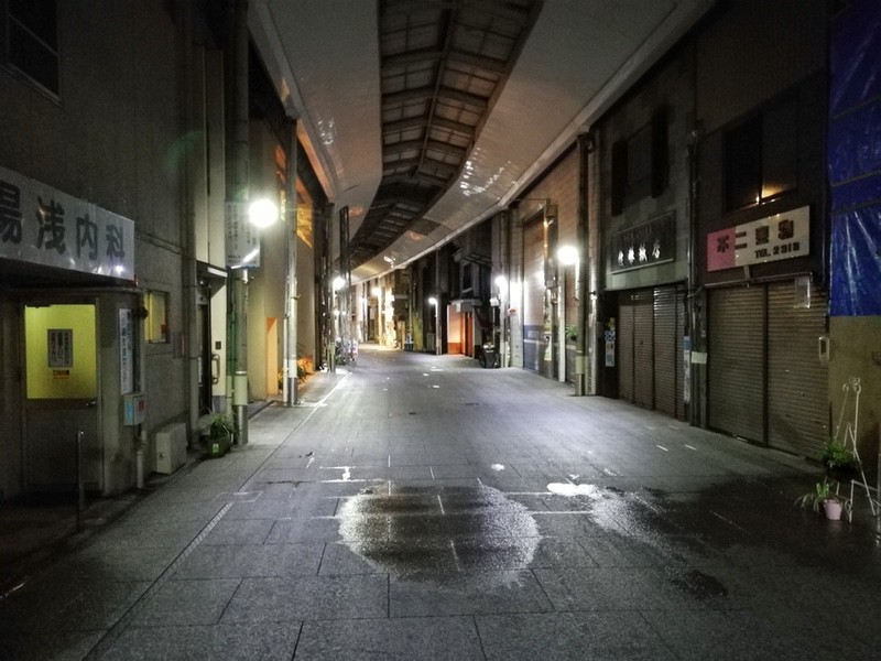 04夜のアーケード.jpg 04夜のアーケード