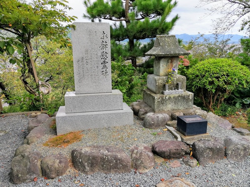 07人柱お静慰霊碑.jpg 07人柱お静慰霊碑