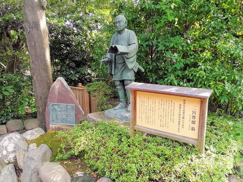 28二宮尊徳像