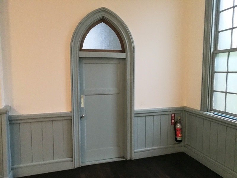 98教誨堂アーチ状の欄間