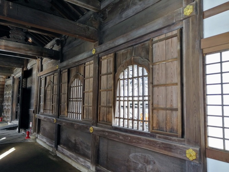 09回廊の窓.jpg 09回廊の窓