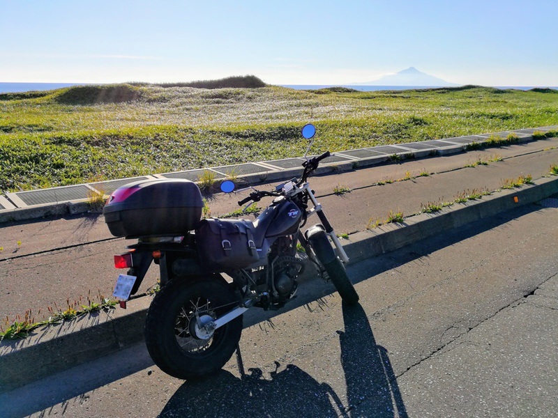 11バイクと利尻富士