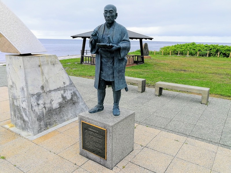 02松浦武四郎像