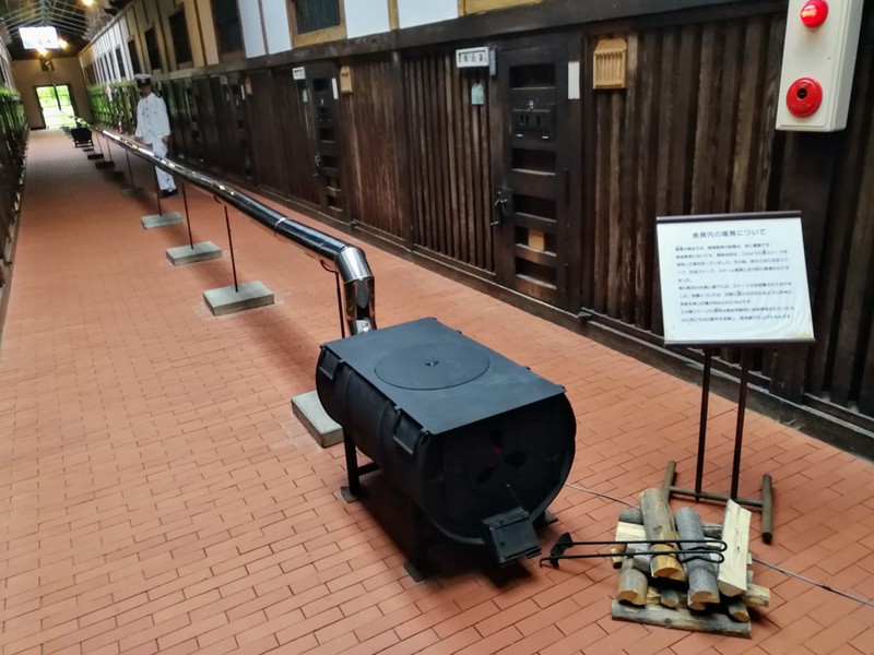 87五翼放射状平屋舎房第五舎ストーブ