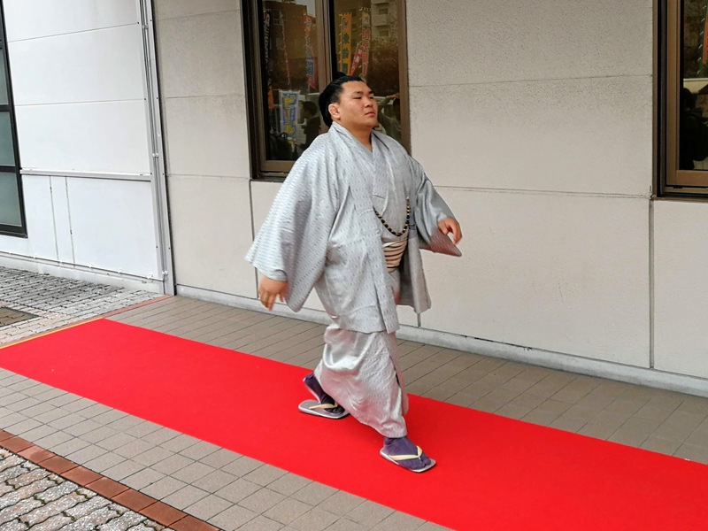 会場入り27照強