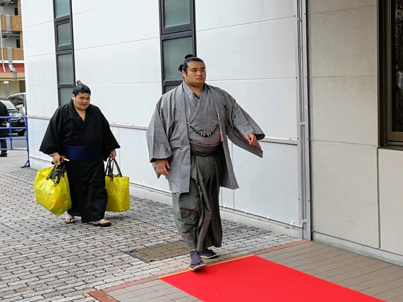 会場入り25千代の国